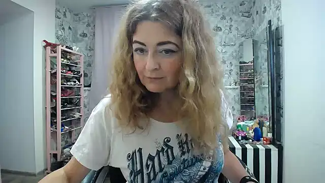 Snapshot of Helen1974 chatting on 06.28.26 Helen1974 online show from 06.28.26