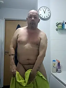Snapshot of Daddycumms chatting on 10.01.25 Daddycumms online show from 10.01.25