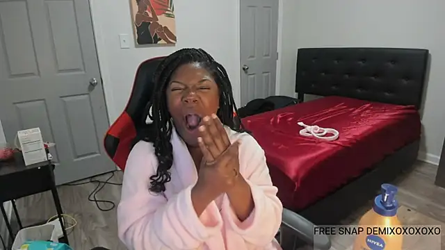 demi xoxo online show from 12.17.24