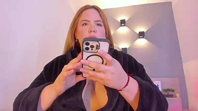 sophiarossee  online show from 01.28.25