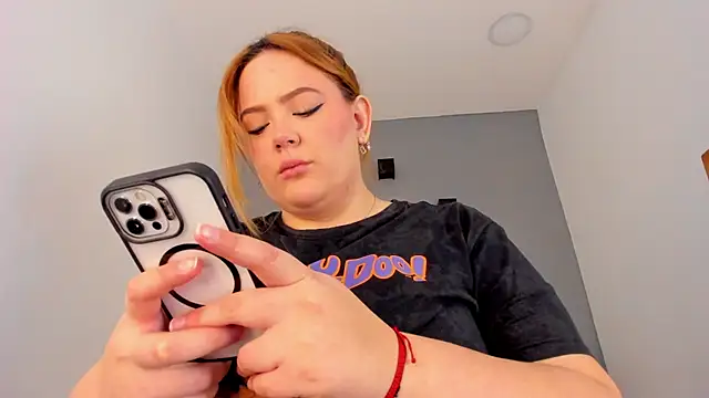 sophiarossee  online show from 02.15.25