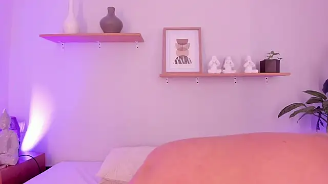 sophiarossee  online show from 03.19.25