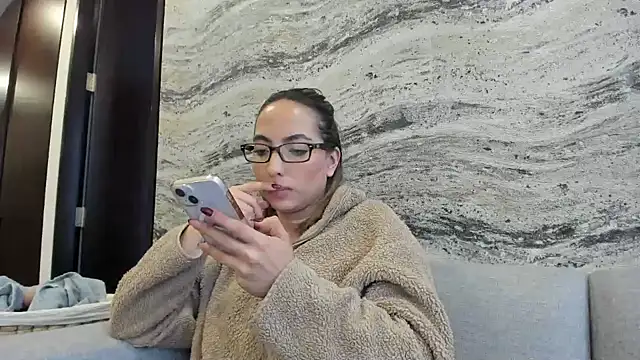 Sophi  a online show from 02.19.25