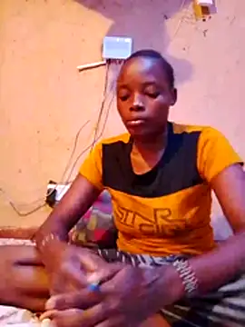 cute naimah online show from 11.17.25