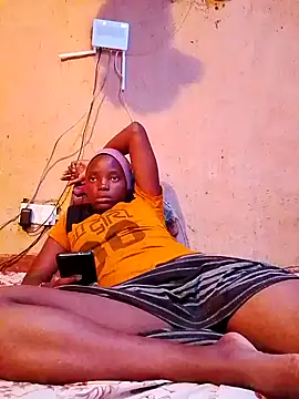 cute naimah online show from 11.17.25