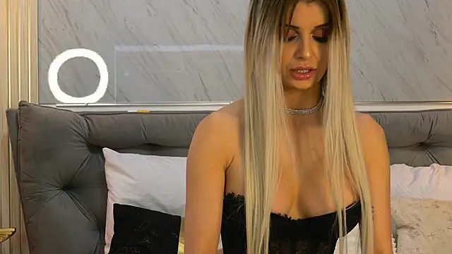 MiaCharm online show from 02.05.26