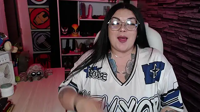 Snapshot of juliette_rd chatting on 06.19.26 juliette rd online show from 06.19.26