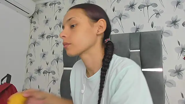 Snapshot of Ehotloveaxxx chatting on 09.19.25 Ehotloveaxxx online show from 09.19.25