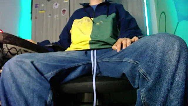 Snapshot of zacwatson_ chatting on 12.05.24 zacwatson  online show from 12.05.24