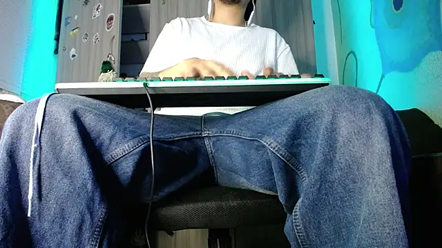 Snapshot of zacwatson_ chatting on 12.15.24 zacwatson  online show from 12.15.24