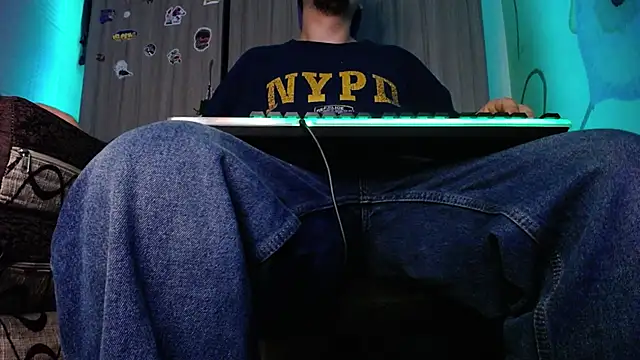 Snapshot of zacwatson_ chatting on 12.17.24 zacwatson  online show from 12.17.24