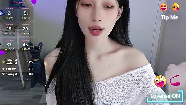 Snapshot of Aurora_99 chatting on 12.18.24 Aurora 99 online show from 12.18.24