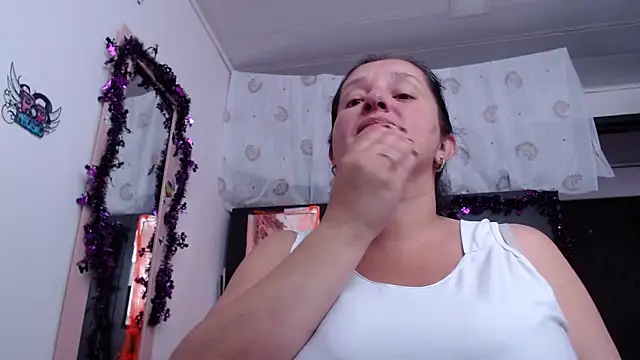 CristialJones  online show from 10.20.25