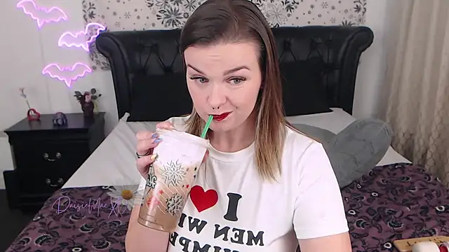 DaisieMaeXO online show from 12.18.25