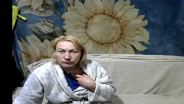 wLESLYMOSw online show from 04.08.26