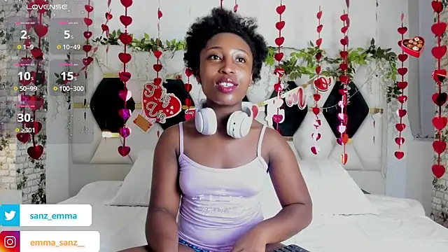 EmmaSanzz  online show from 02.07.25