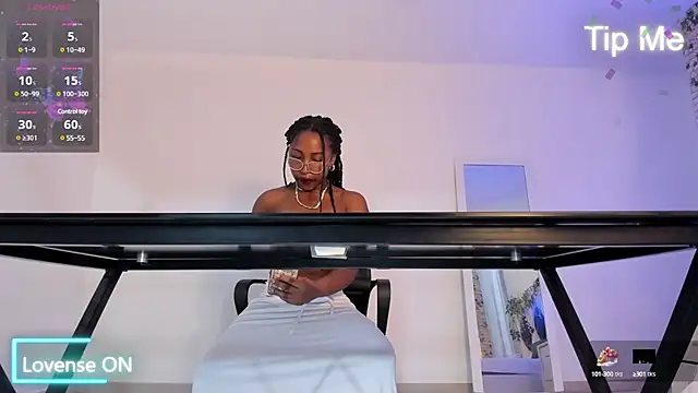 EmmaSanzz  online show from 03.04.25