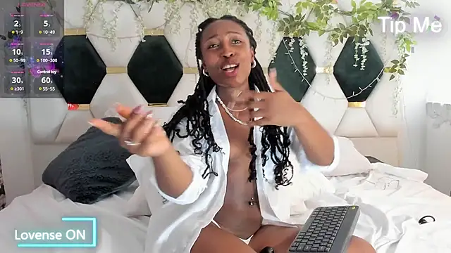 EmmaSanzz  online show from 03.04.25