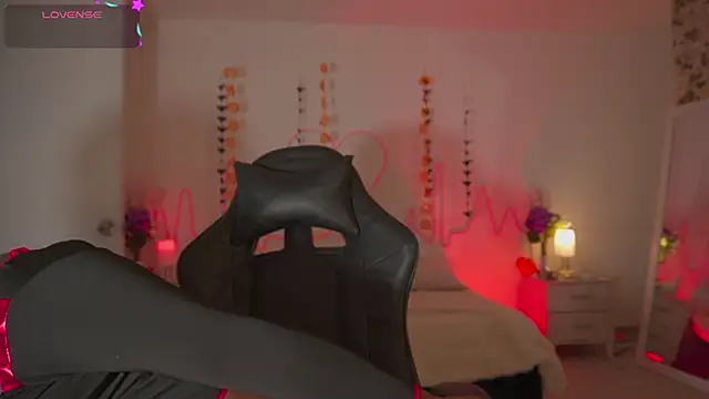 EmmaSanzz  online show from 10.19.25