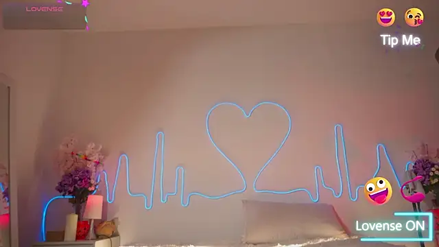 EmmaSanzz  online show from 11.06.25