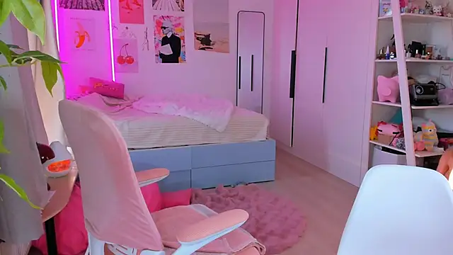 Lily Young online show from 04.22.26