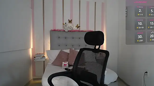 Mariana Rojas online show from 10.16.25