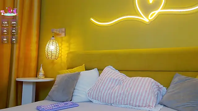 Snapshot of lessysweety chatting on 11.05.25 lessysweety online show from 11.05.25