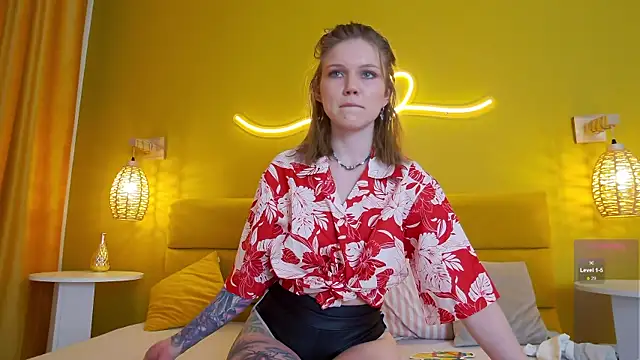 Snapshot of lessysweety chatting on 11.26.25 lessysweety online show from 11.26.25