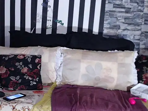 Snapshot of BigHotMatureXx chatting on 10.15.25 BigHotMatureXx online show from 10.15.25