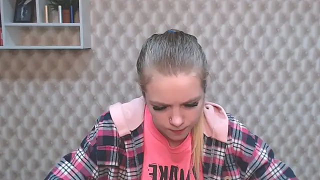 AliceFlirtt  online show from 02.05.25