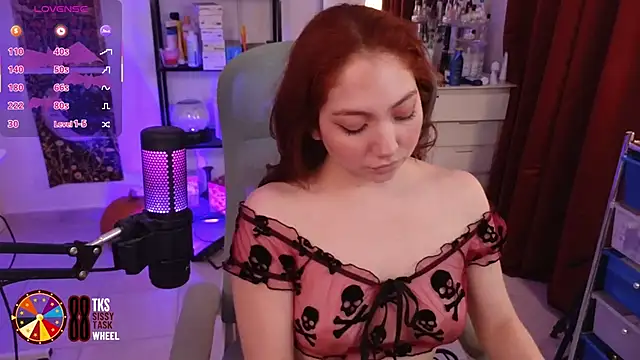 LilyVelvett online show from 10.21.25