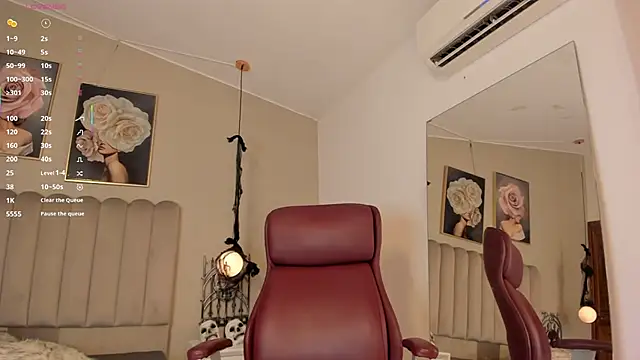 Snapshot of Emma_Thompsson chatting on 10.17.25 Emma Thompsson online show from 10.17.25