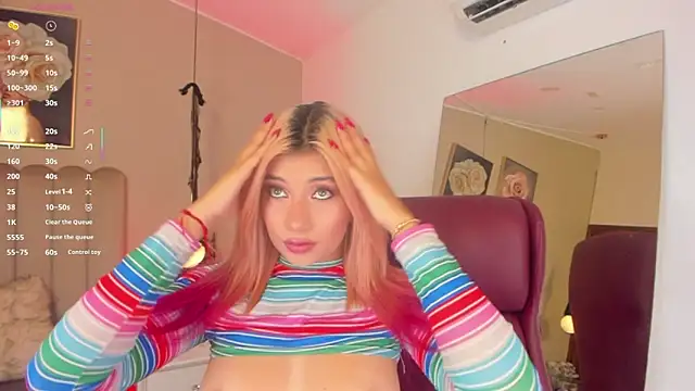 Snapshot of Emma_Thompsson chatting on 10.31.25 Emma Thompsson online show from 10.31.25