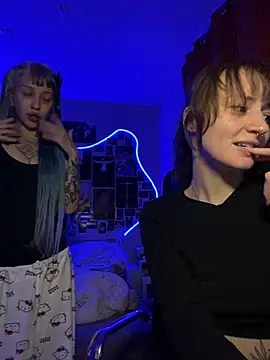 Snapshot of Dooubletroublee chatting on 11.08.25 Dooubletroublee online show from 11.08.25