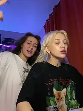 Snapshot of Dooubletroublee chatting on 11.24.25 Dooubletroublee online show from 11.24.25