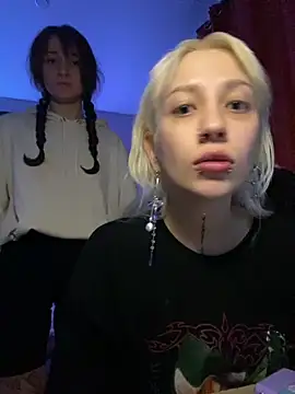 Snapshot of Dooubletroublee chatting on 11.27.25 Dooubletroublee online show from 11.27.25