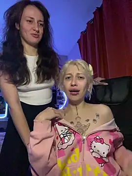 Snapshot of Dooubletroublee chatting on 11.29.25 Dooubletroublee online show from 11.29.25