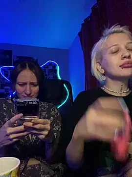 Snapshot of Dooubletroublee chatting on 12.16.25 Dooubletroublee online show from 12.16.25