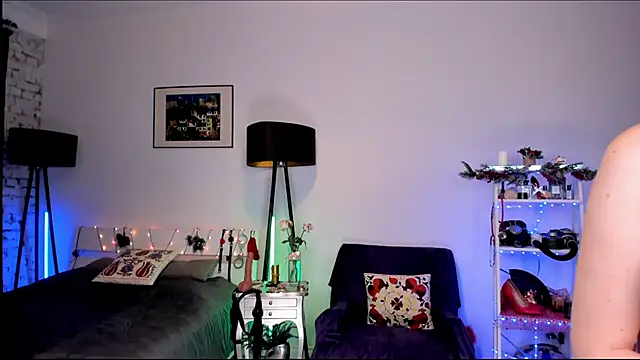 MissAliciaFD online show from 12.16.24