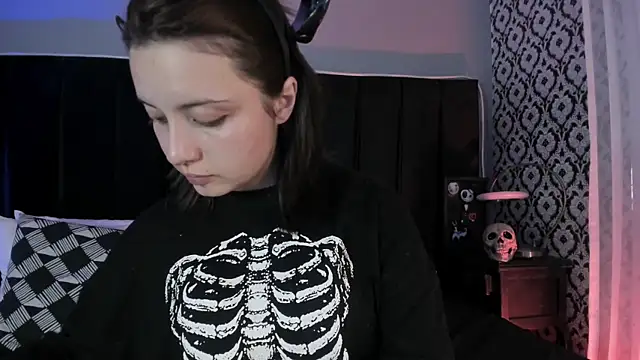 Adeelinee online show from 03.31.26