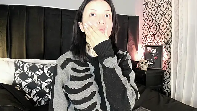 Adeelinee online show from 04.17.26