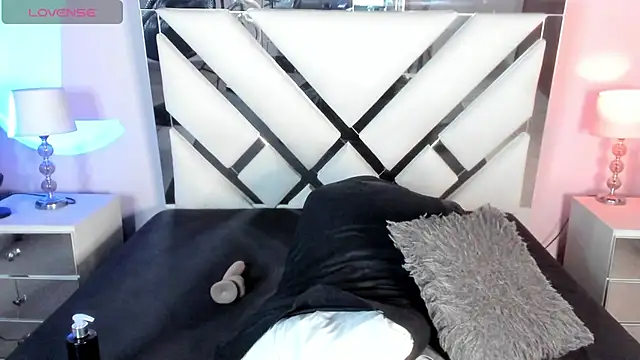 AnyyJones online show from 03.08.25