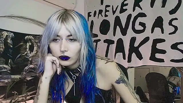 Snapshot of god_x_girl chatting on 11.11.25 god x girl online show from 11.11.25