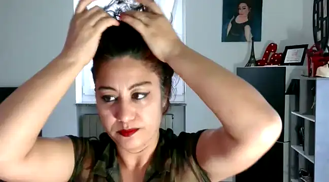 Snapshot of danasantoreal chatting on 12.04.24 danasantoreal online show from 12.04.24