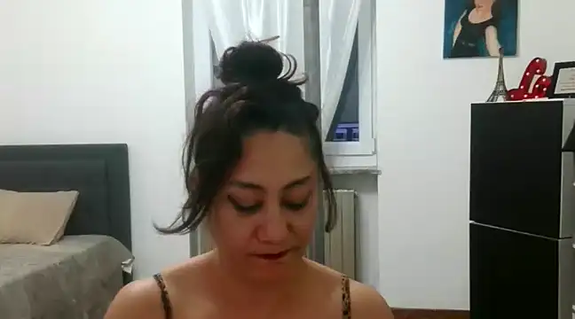 Snapshot of danasantoreal chatting on 12.10.24 danasantoreal online show from 12.10.24