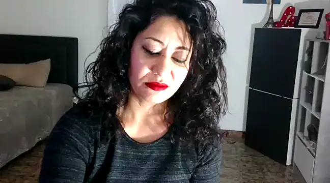 Snapshot of danasantoreal chatting on 12.18.24 danasantoreal online show from 12.18.24