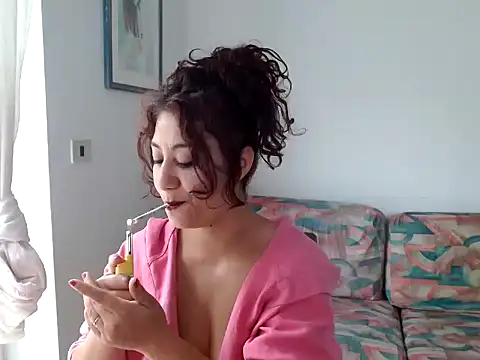 Snapshot of danasantoreal chatting on 09.17.25 danasantoreal online show from 09.17.25