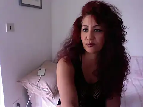 Snapshot of danasantoreal chatting on 10.14.25 danasantoreal online show from 10.14.25