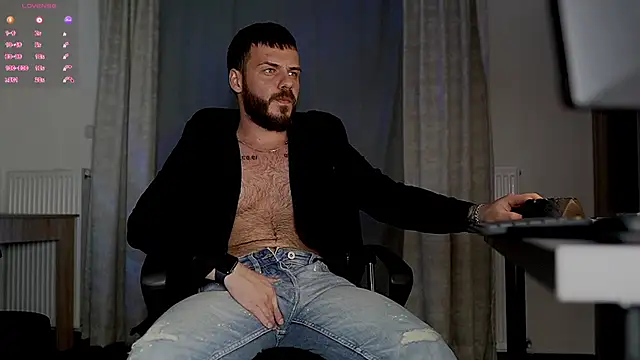 Snapshot of juliusmasters chatting on 10.28.25 juliusmasters online show from 10.28.25