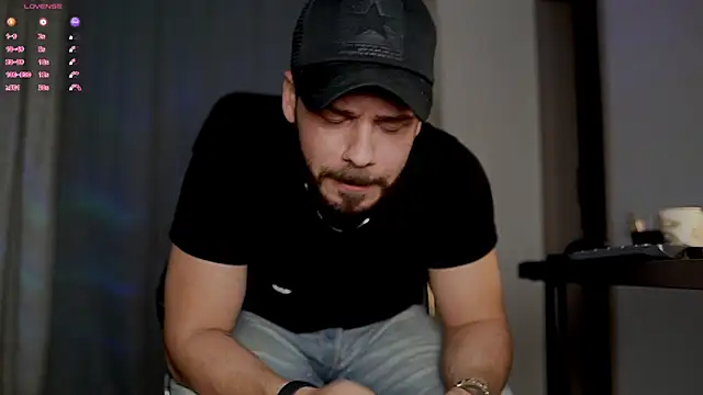 Snapshot of juliusmasters chatting on 10.29.25 juliusmasters online show from 10.29.25